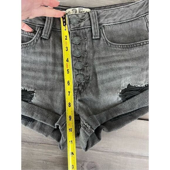 Free People We The Free Romeo Rolled Cut Off Short in Black Mambo Size 25 - Picture 10 of 13